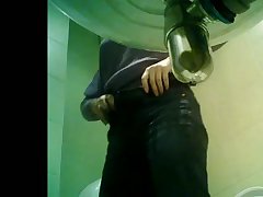 Скрытая камера в русском женском туалете